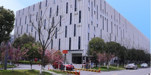中检华通威选用草莓视频色板污步入式恒温恒湿试验室