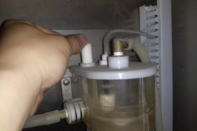 草莓视频污在线免费水位水杯