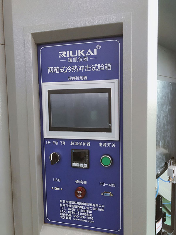 草莓日逼视频